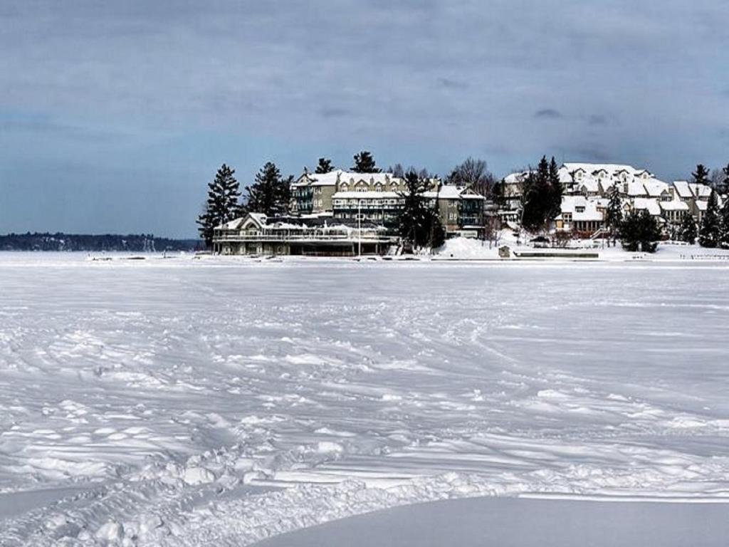 Отель Taboo Muskoka Грейвенхерст Экстерьер фото