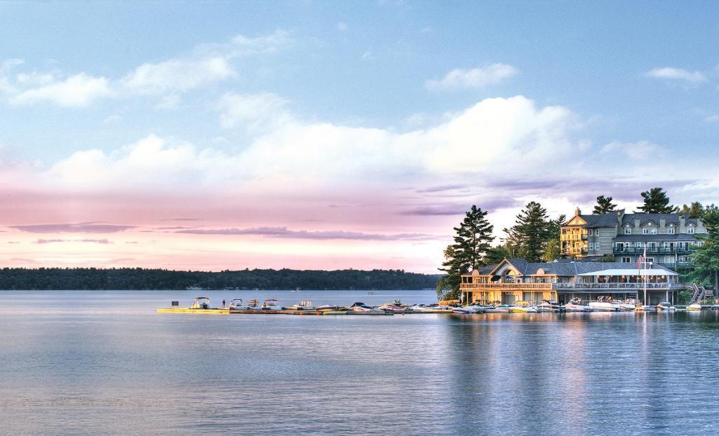 Отель Taboo Muskoka Грейвенхерст Экстерьер фото