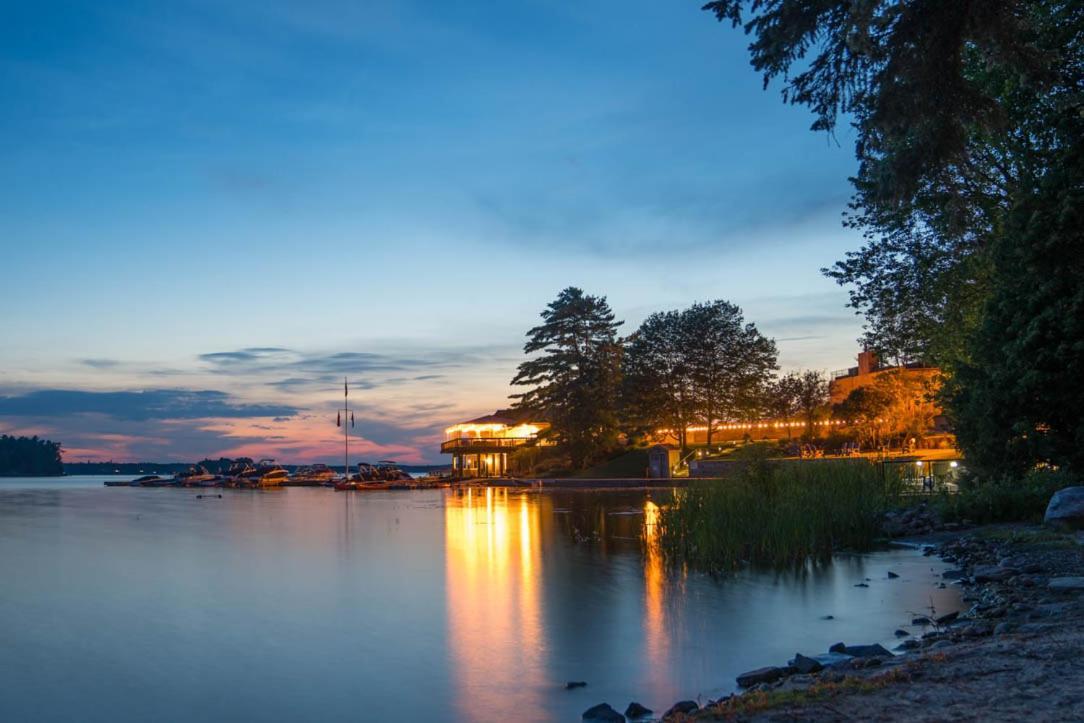 Отель Taboo Muskoka Грейвенхерст Экстерьер фото